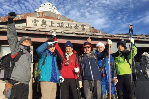 株式会社日置美容室のスタッフで富士山登頂